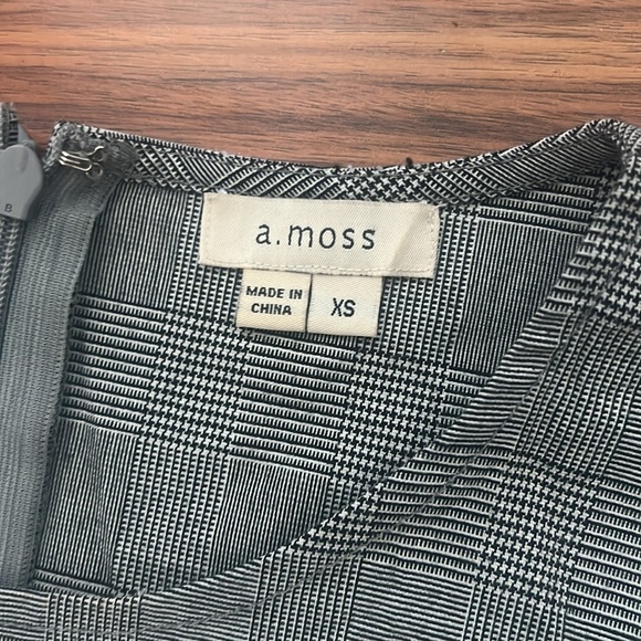 Houndstooth Blouse with exaggerated embroidered sleeve - Picture 11 of 14